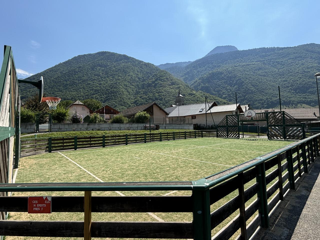 Terrain multisport Saint-Avre